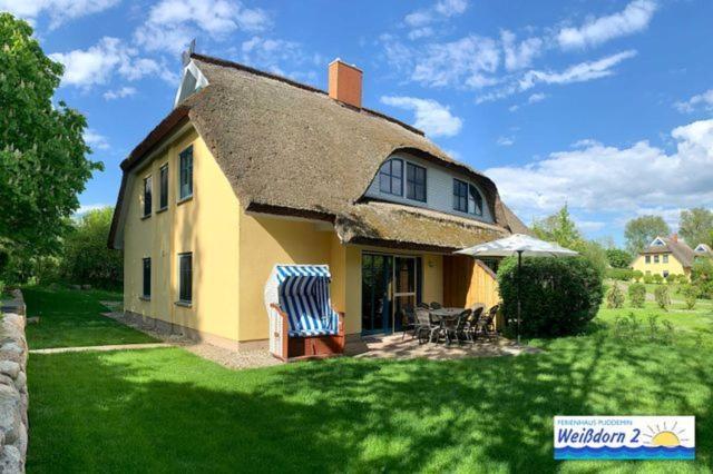 Familienfreundliches Reetdachhaus Weissdorn 2 Puddemin Exterior foto
